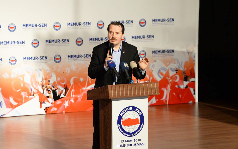 Sözleşmeli Öğretmenlere ‘Eşin İle İşin Arasında Tercih Yap’ Denilmesi Vicdanları Sızlatmaktadır