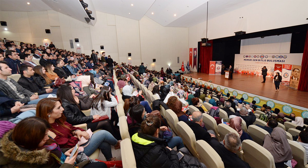Sözleşmeli Öğretmenlere ‘Eşin İle İşin Arasında Tercih Yap’ Denilmesi Vicdanları Sızlatmaktadır