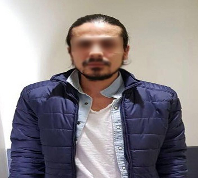 Metro'da başörtülü kadına tüküren şahıs yakalandı