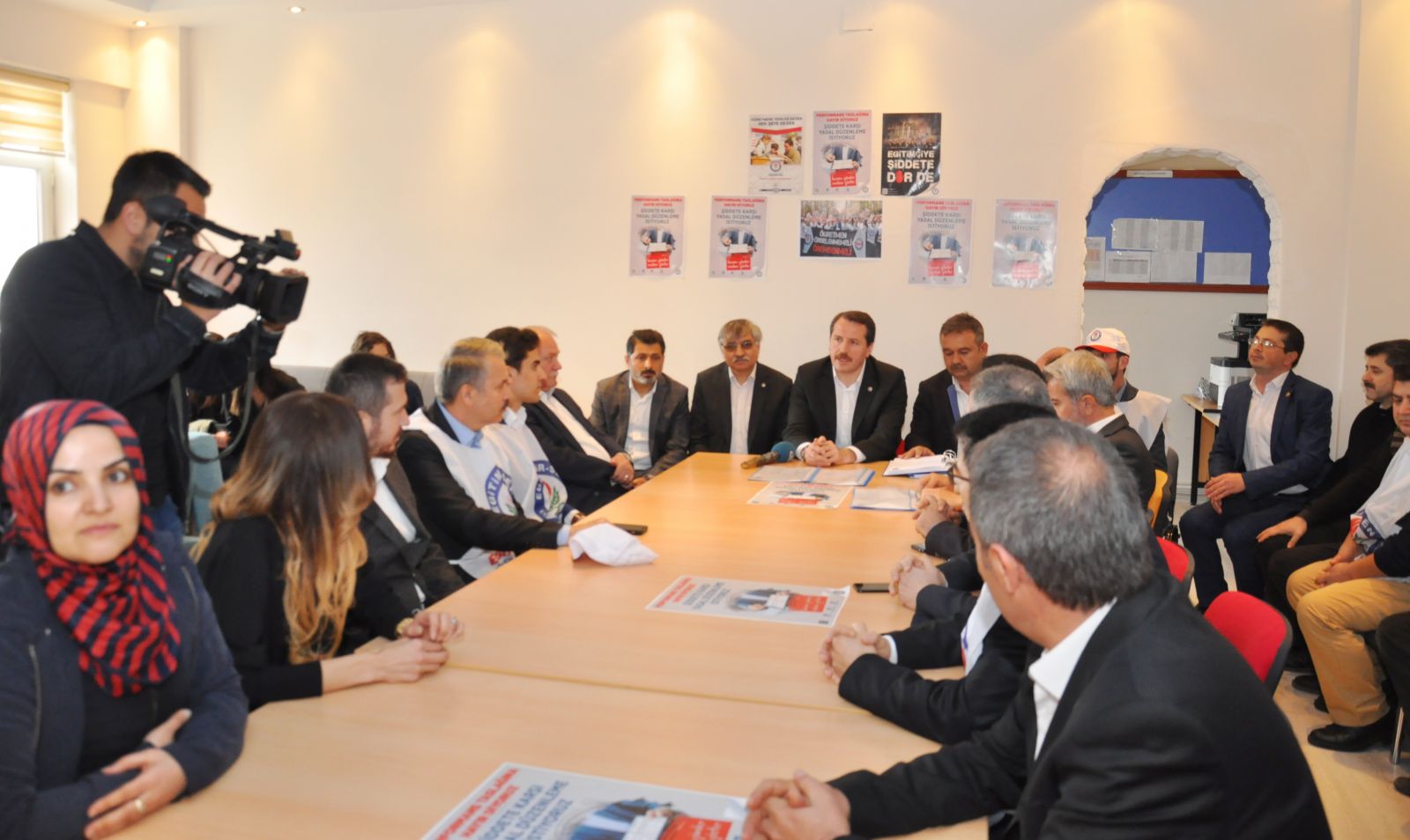 "Performans değerlendirme taslağına hayır diyor, şiddete karşı yasal düzenleme istiyoruz"