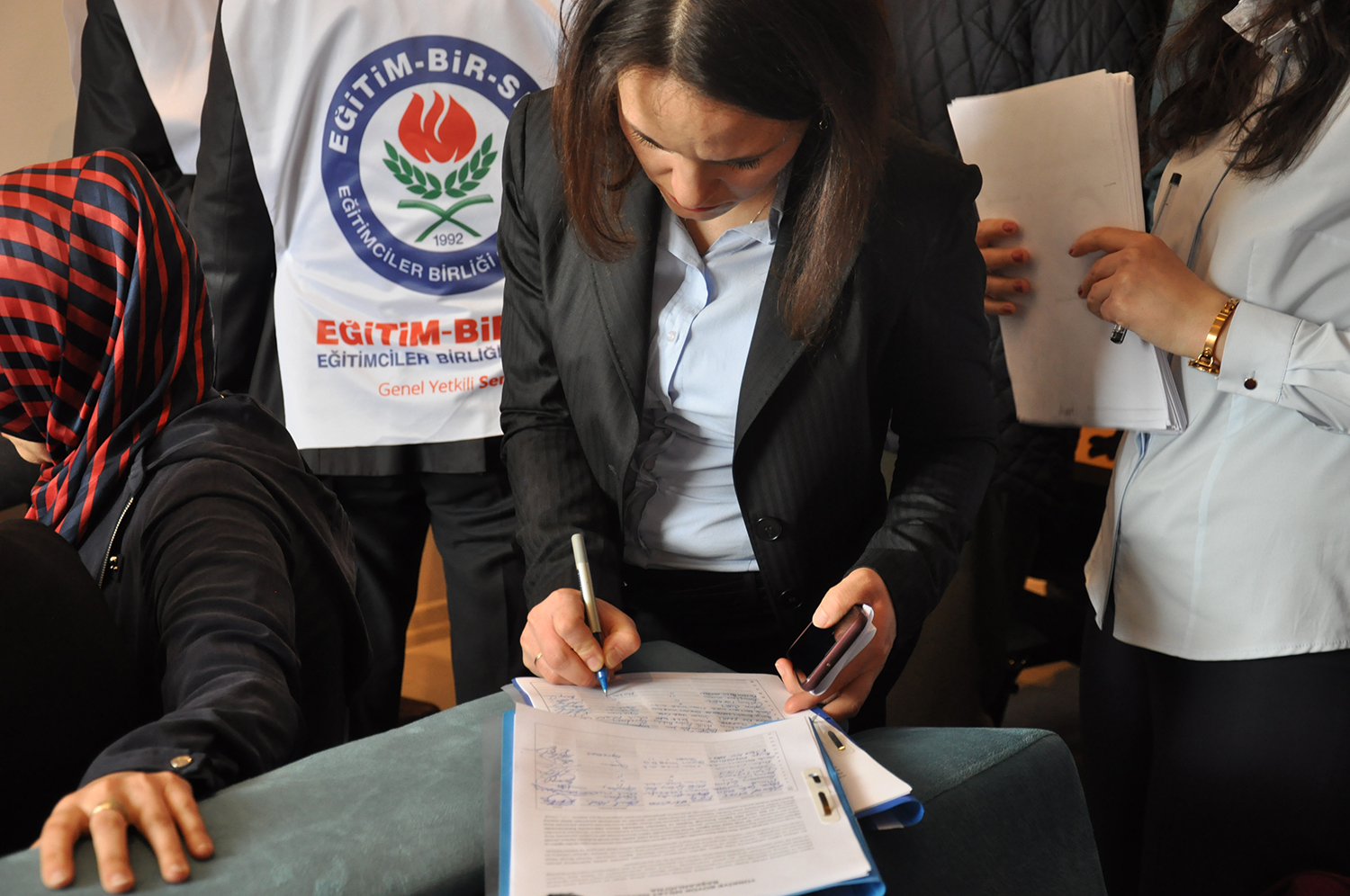 "Performans değerlendirme taslağına hayır diyor, şiddete karşı yasal düzenleme istiyoruz"