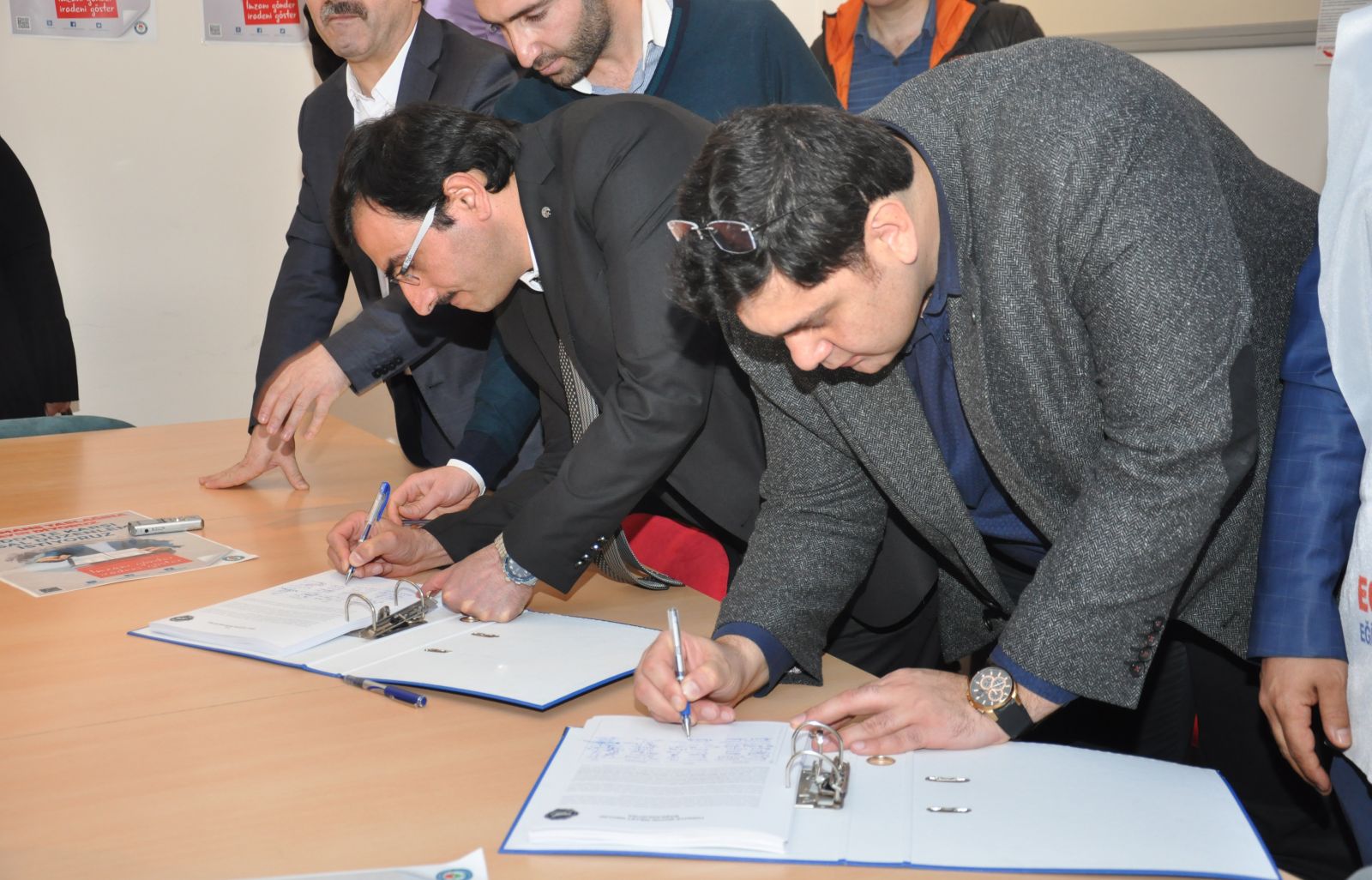 "Performans değerlendirme taslağına hayır diyor, şiddete karşı yasal düzenleme istiyoruz"