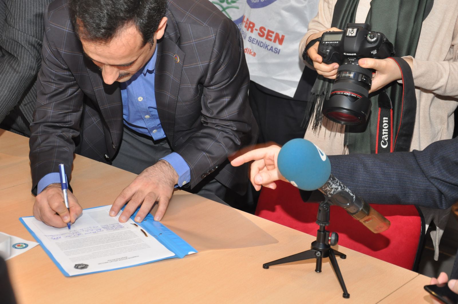 "Performans değerlendirme taslağına hayır diyor, şiddete karşı yasal düzenleme istiyoruz"