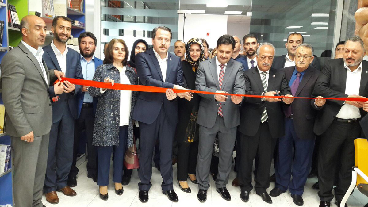 Sözleşmeli Öğretmenler Kadroya Geçirilmelidir