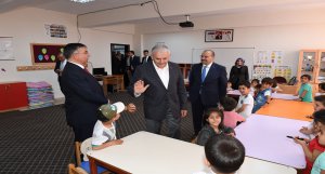 Başbakan Yıldırım ve Bakan Yılmaz, Bitlis’te karne dağıtım törenine katıldı