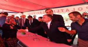 Bakan Yılmaz, Eylül´ün ailesine taziye ziyaretinde bulundu