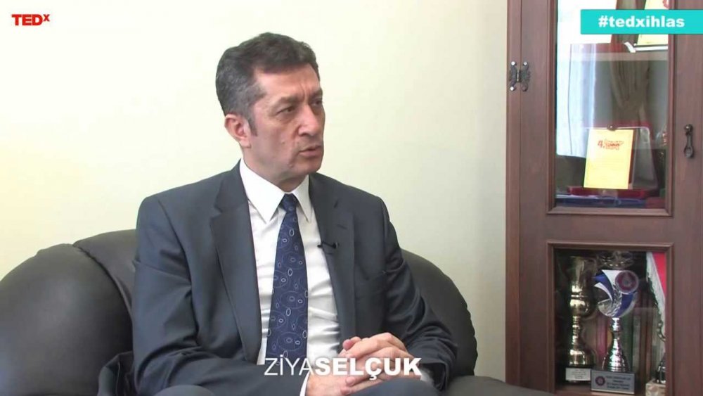 Ziya Selçuk Kimdir?