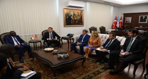 Bakan Selçuk, Nijerli mevkidaşıyla bir araya geldi