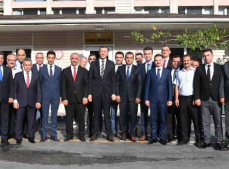 Milli Eğitim Bakanı, şoförlerle kahvaltı yaptı