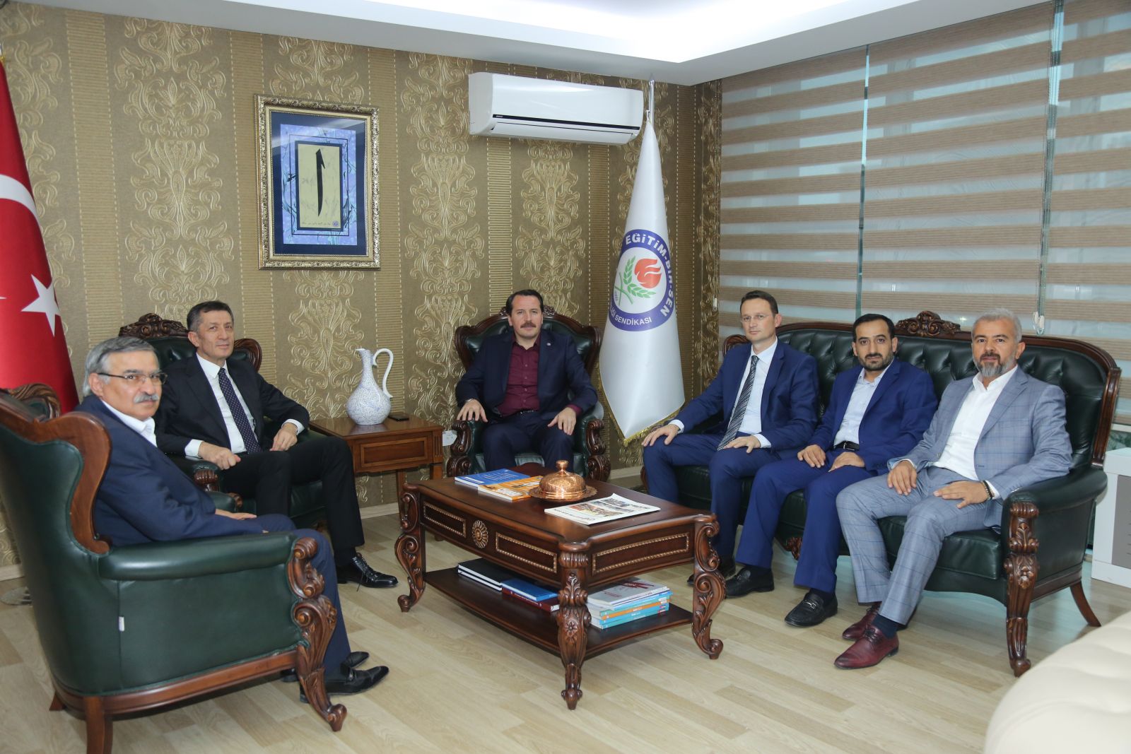 Bakan Selçuk, Eğitim-Bir-Sen'i Ziyaret Etti