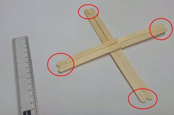 İngiliz öğrenci dondurma çubuğundan drone yaptı