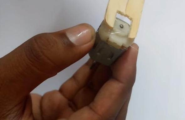 İngiliz öğrenci dondurma çubuğundan drone yaptı