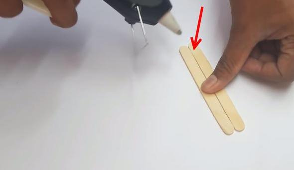 İngiliz öğrenci dondurma çubuğundan drone yaptı