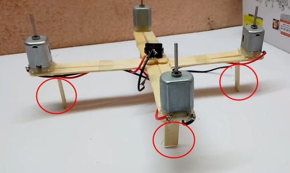 İngiliz öğrenci dondurma çubuğundan drone yaptı
