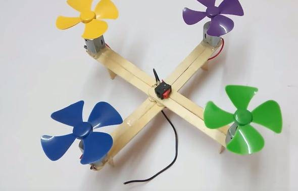 İngiliz öğrenci dondurma çubuğundan drone yaptı