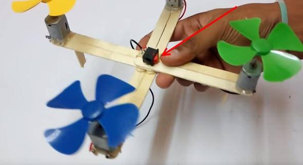 İngiliz öğrenci dondurma çubuğundan drone yaptı