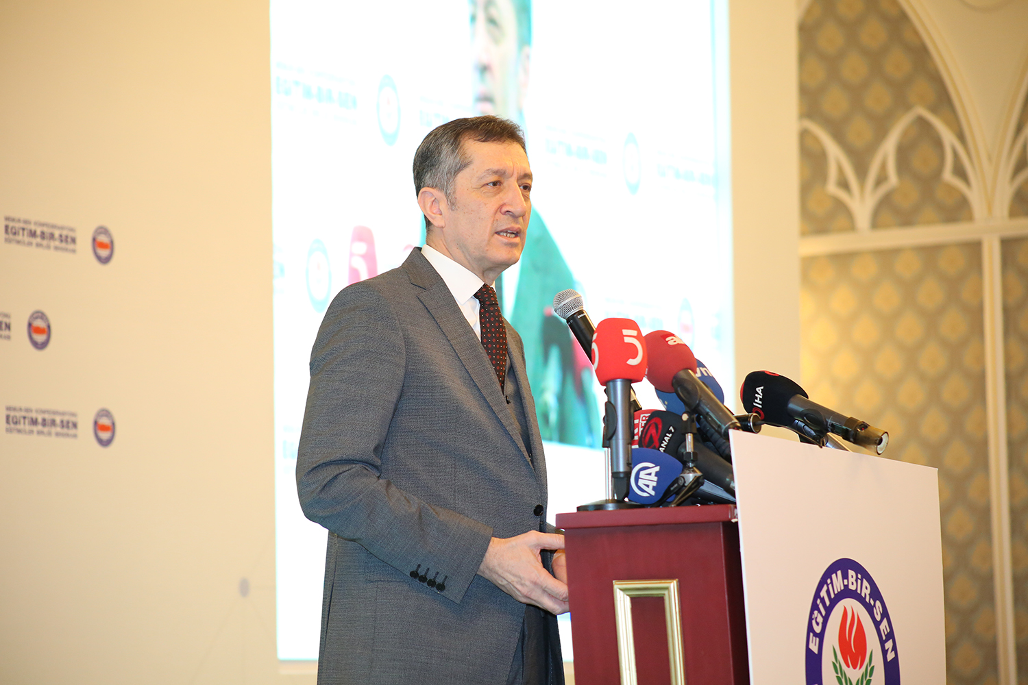 Bakan Selçuk'tan ''Okul Yöneticileri'' İle İlgili Açıklamalar