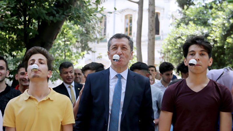 Bakan Ziya Selçuk, Öğrencilerle Oyun Oynadı