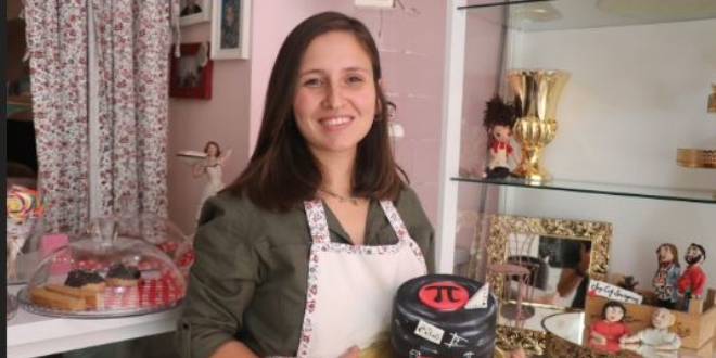 Atanamayan öğretmen, mesleğini pastalarına yansıtıyor