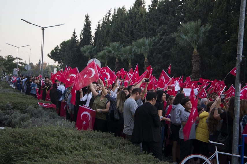 İzmir İl Milli Eğitim Ailesinden Dünya Şampiyonu Öğretmene Muhteşem Karşılama