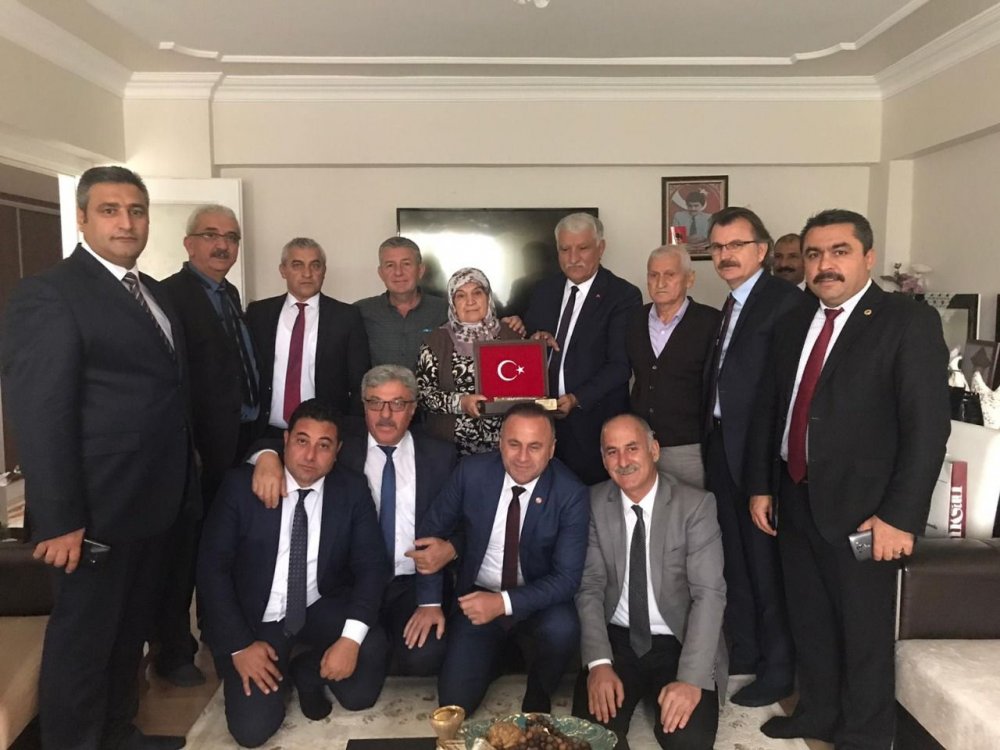 İLKSAN Yönetim Kurulu üyeleri şehit öğretmenin ailesini ziyaret etti