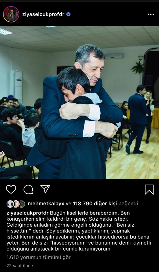 Bakan Selçuk'u Duygulandıran Kucaklaşma