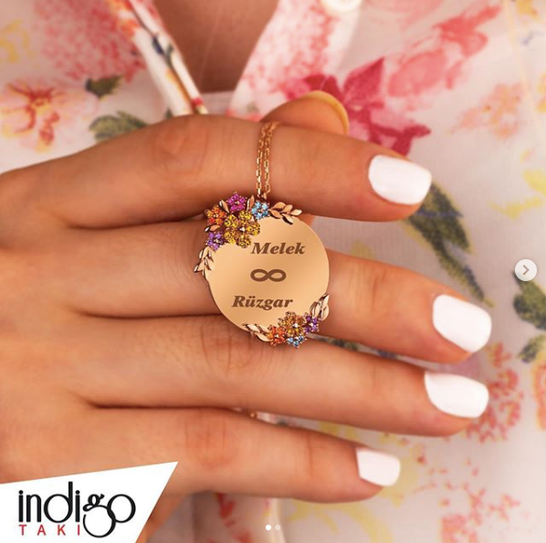 Romantik Hediye Arayanların Tercihi İsimli Kolyeler!