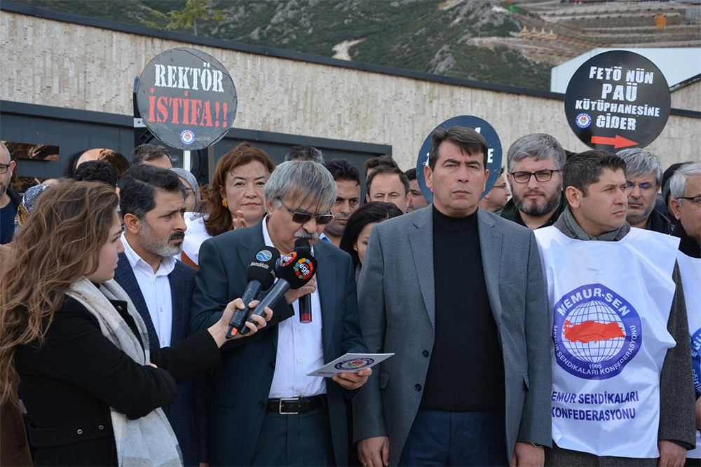 EĞİTİM-BİR-SEN’İN REKTÖR İSYANI!