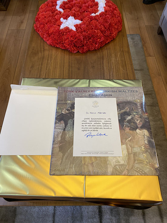 MEB Bakanı Selçuk, Personeline Hediye Gönderdi