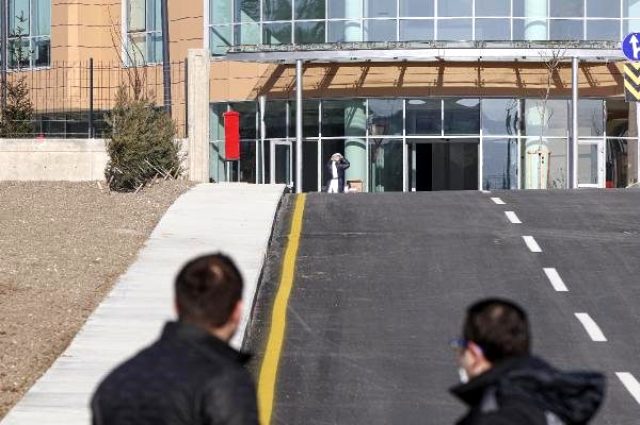 Koronavirüsten karantinaya alınan vatandaş, canlı yayına bağlandı....