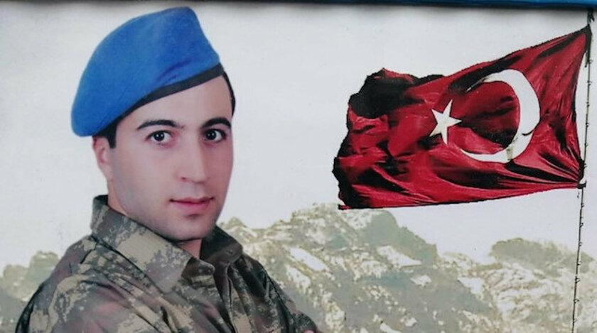 ŞEHİDİN BABASI MEZARIN BAŞINDAN AYRILMIYOR