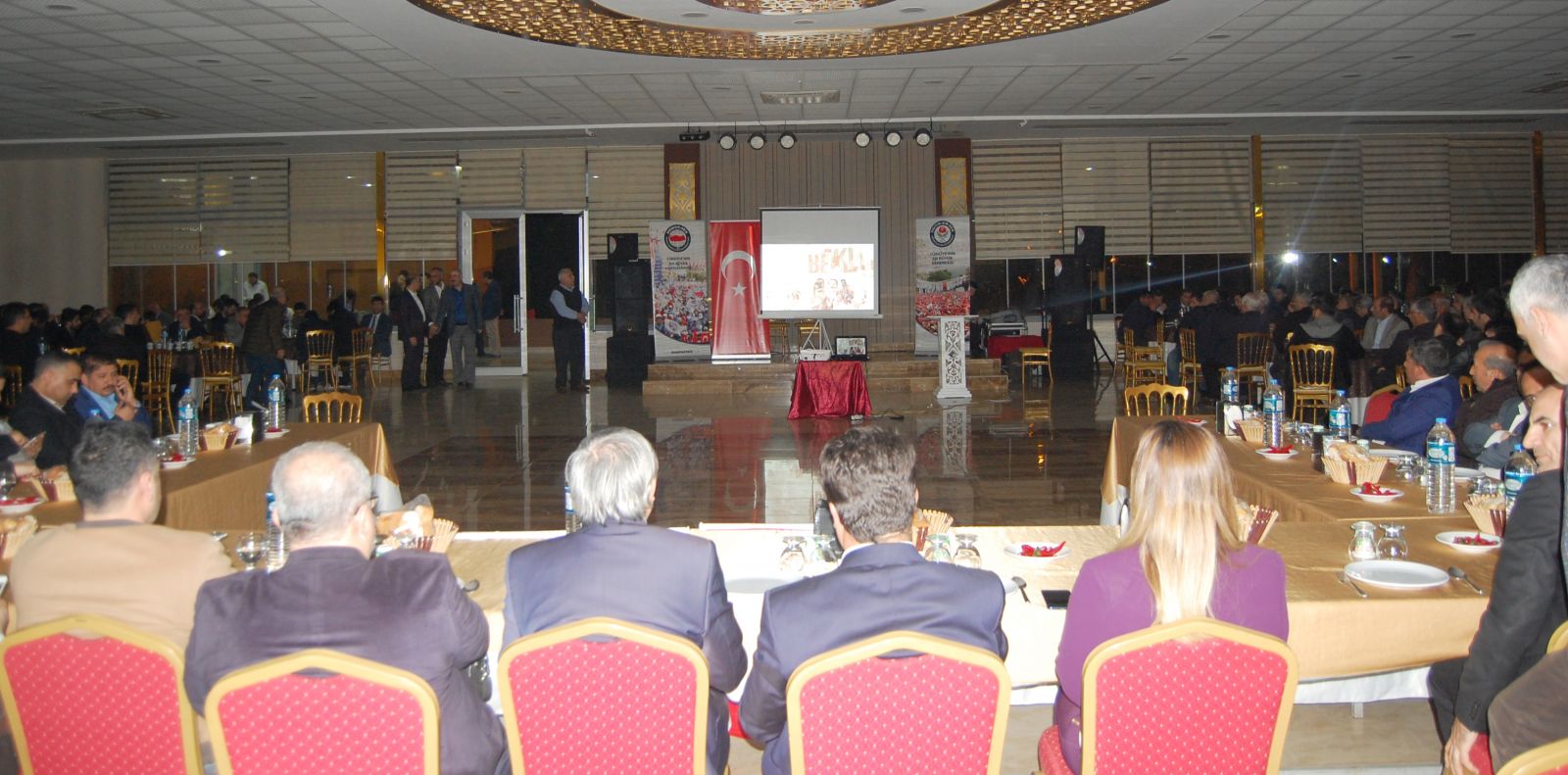 İstihdamda Ücretli, Sözleşmeli Gibi Ayrımlara Son Verilmelidir