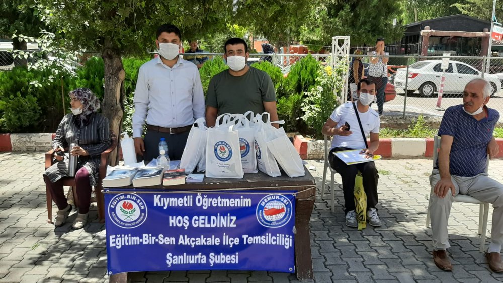 İlçeye Atanan Öğretmenler Hediyelerle Karşılandı