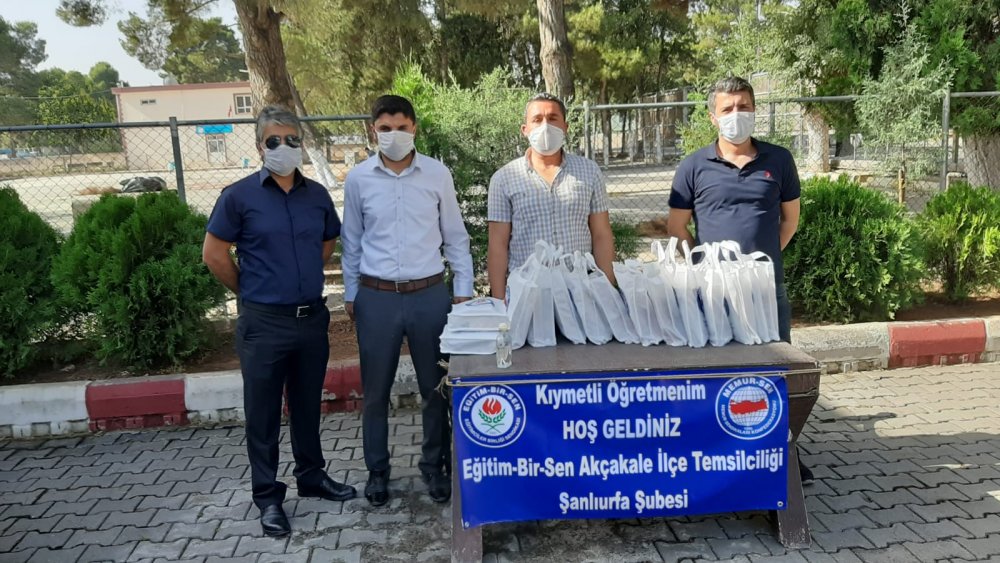 İlçeye Atanan Öğretmenler Hediyelerle Karşılandı