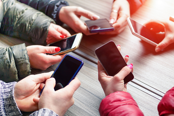 akilli-telefon-kullanimi-guncl-kibris.jpg
